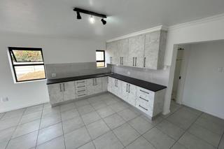 5 Bedroom Property for Sale in Wavecrest Eastern Cape